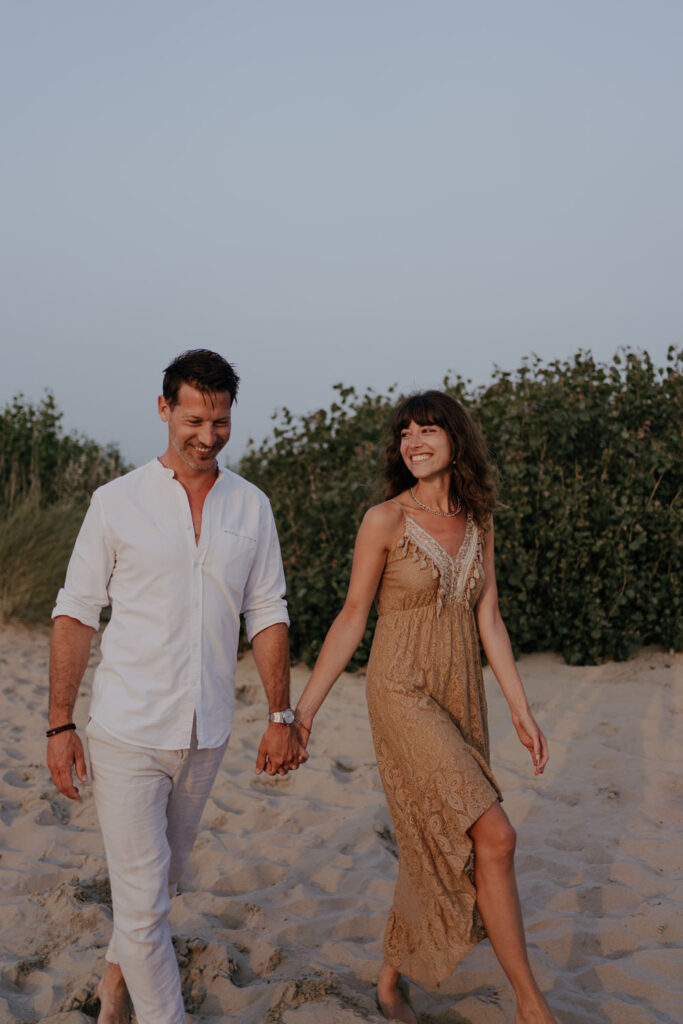 Séance photo engagement à la plage, Belgique - Souvenir Photographie