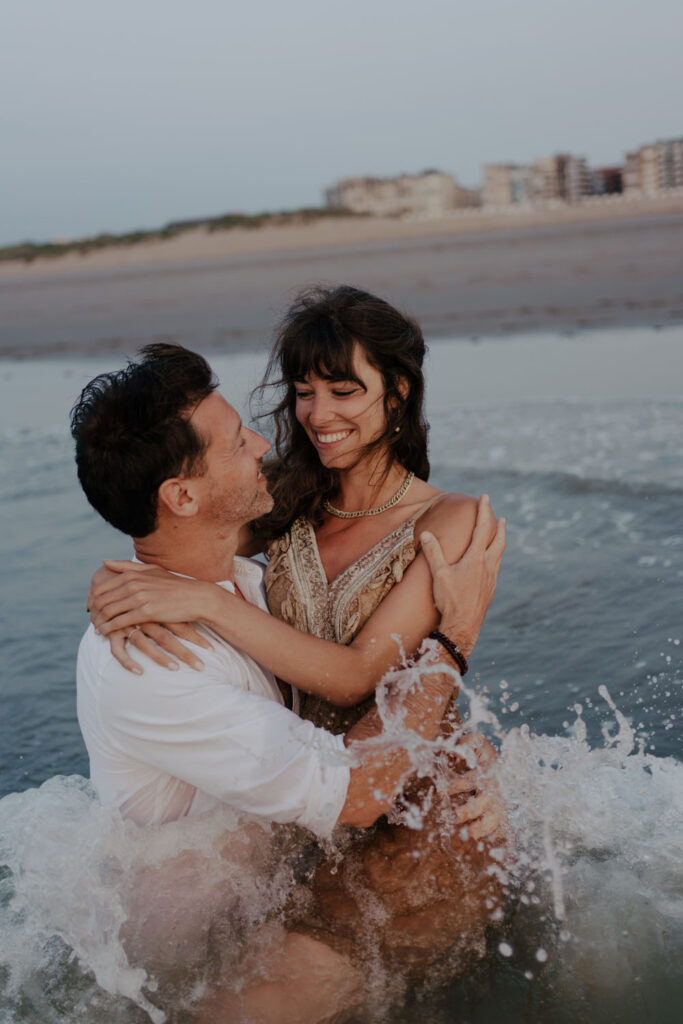 Séance photo engagement à la plage - Belgique