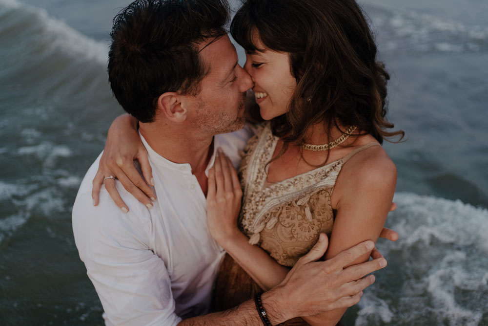 Séance photo engagement à la plage, Belgique - Souvenir Photographie